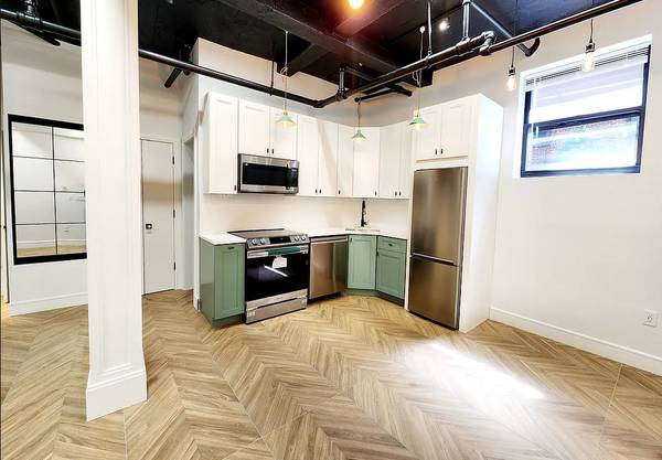 $2,595 ===😍 gorgeous Fully Loaded studio in Park Slope 23rd st industry city (Park Slope 23rd st)63689734568195123