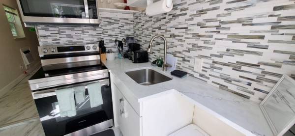 $549 / 1br - 500ft2 - Move in TODAY $549 Weekly Long or Short term WELCOMED Move in TODAY $549/WK (Deerfield Beach)64051005417474120