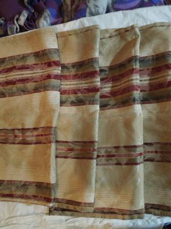 Set of 4 17 x 17 cloth napkins 1