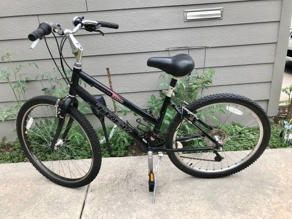 Trek navigator 300 mountain bike 16.5” women’s New cassette/Chain 1