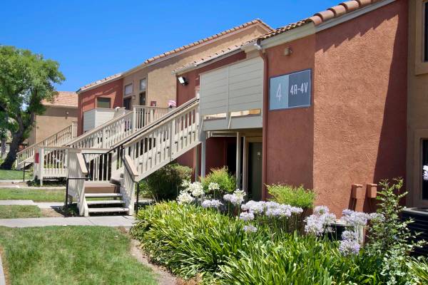 $2,475 / 2br - Play Area, On-call Maintenance, 2 Bed64028084395265121