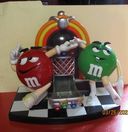 M&M Jukebox Candy Dispenser 1