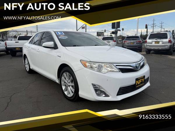 1 2013 Toyota Camry Hybrid XLE 4dr Sedan 1