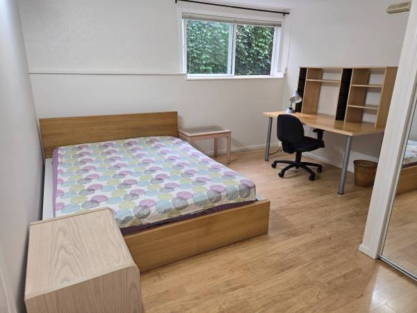 FURNISHED LIVING ROOM SPACE FOR RENT 1