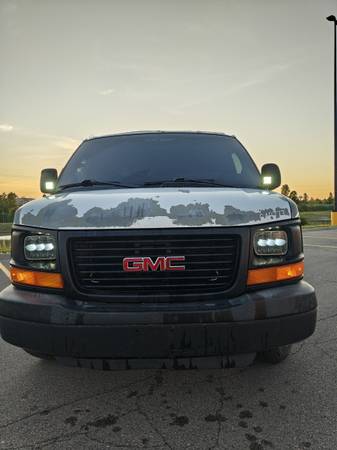 2011 GMC Savana 3500 extendida - $6,000 (Flat Rock)63488198356611121