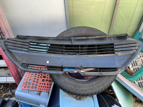 Grille and License Plate Holder for 2017, 2018, 2019 Toyota Corolla 1