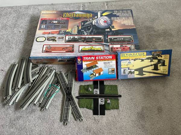 Train set HO scale and accessories 1