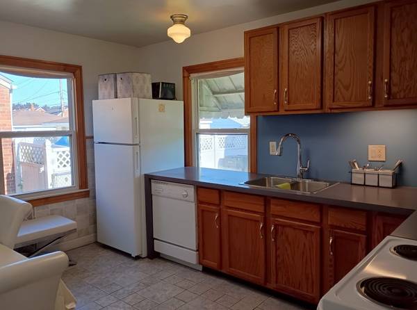 $1,400 / 2br - 800ft2 - 2 Bedroom/1 Bath Brick Ranch (Roseville)63926727330946121