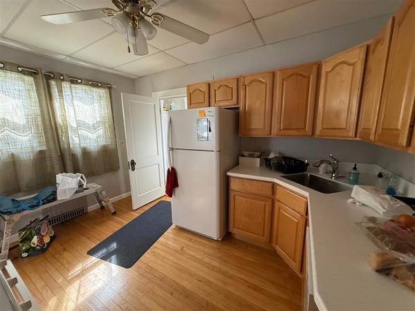$3,000 / 2br - ---Awesome 2 Bed -- 10 Mins to Davis Square - Private laundry (Davis Sq.)63828337711617123