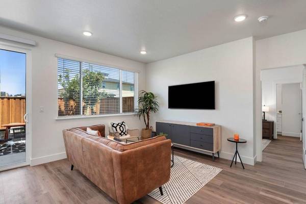 $2,895 / 2br - 900ft2 - A Must See, Walking Distance to Nearby Schools and Local Attractions (santa rosa)63850426788611120
