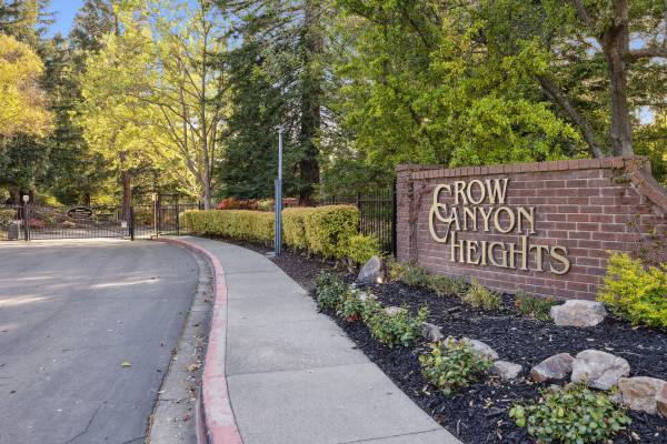 $1,380,000 / 2br - 1483ft2 - Danville Dazzler! 2 Bed 2 Bath, Gorgeous, Private, Quiet & Safe! (Greenbrook)63868038558849120