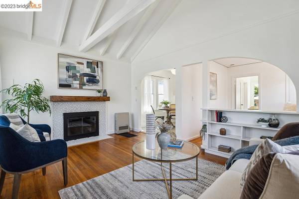 $2,000 / 1br - 717ft2 - Cozy and charming condo blend with nice garden (berkeley)64055521004417123