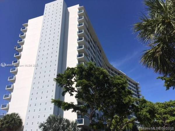 $2,650 / 2br - Spacious 2Bed/2Bath with beautiful views in full-service building (Miami Beach)64049276067585120