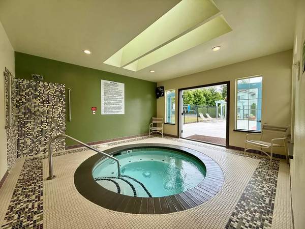 $1,865 / 2br - 898ft2 - Location matters! Discover 2 bed/1 bath in Bremerton's core. (Bremerton)63934289589763123