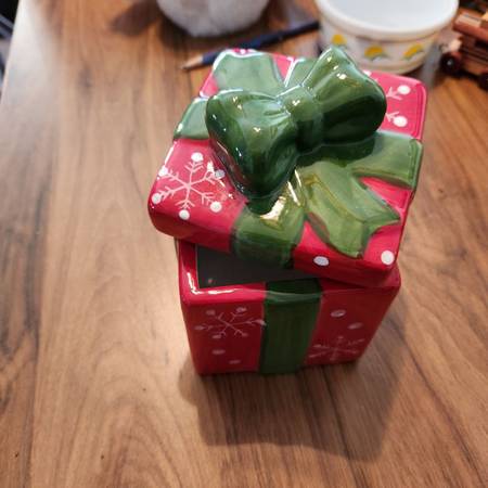 Ceramic Christmas (Xmas) Dish. 1