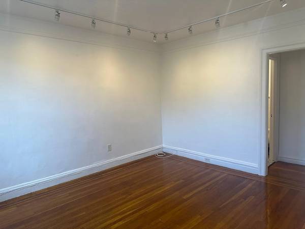 $2,500 / 1br - Spacious 1-bed for rent in heart of Astoria!  MUST SEE! (Astoria)63788336266627122