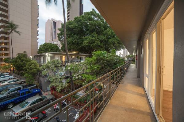 On-Site Maintenance, Convenient Location, Lush Landscaping 1