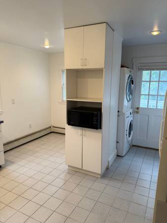 $2,500 / 2br - Lots of features! Over sized Belmont 2BR: InUnitLaundry*DECK*Yard*Pet (Belmont-73/75 Bus to Harvard)63869887264515120