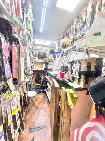 $4,000 / 1000ft2 - BEAUTY SUPPLIES STORE FOR SALE! CURRENT GROSS $336,000.00 YEARLY! DEAL (BEDFORD STUYVESANT)63809042232451123