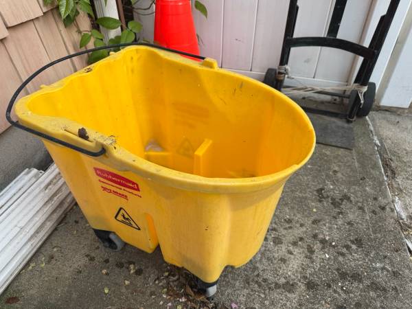 Mop bucket 1