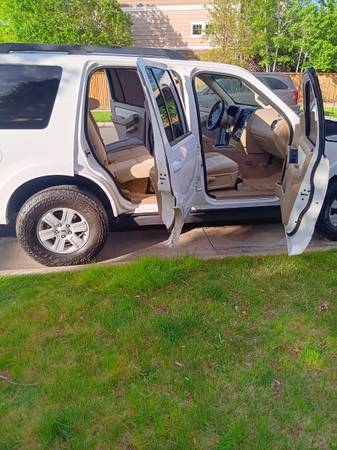 2010 Ford Explorer Xlt - $5,200 (Aurora)63619821736451121
