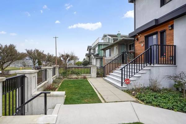 (PLH_REF#3206)Bright and Spacious 3Bd+3Br with Mountain View for rent 1