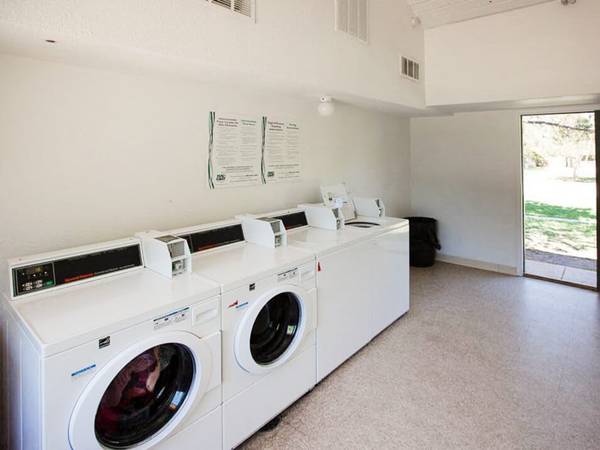 $1,599 / 2br - 960ft2 - Air Conditioner, Fireplaces, BBQ/Picnic Area (953 S Troy St , Aurora, CO)63849166841219123