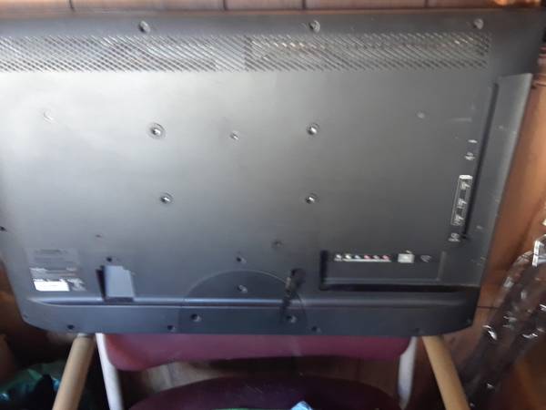 Televisor LCD de 32" por $60.00 o intercambio por herramientas - $40 (714)62975763871619123