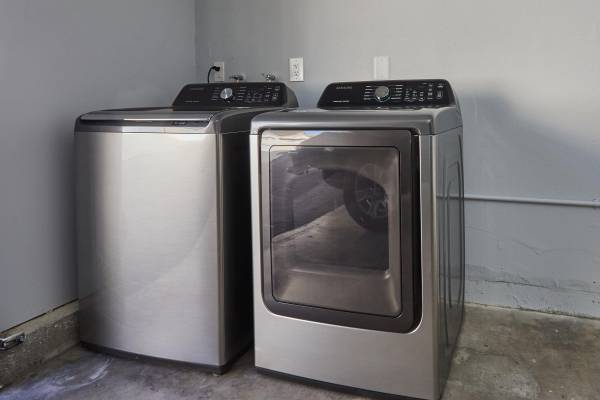 $3,059 / 2br - 997ft2 - 2/BD 2/BA, Ventiladores de techo, fácil acceso a autopistas (Santa Clarita)63876483305345120