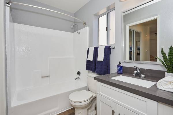 $2,699 / 2br - 971ft2 - Spacious Kitchens, Beautiful Landscaping, Pantry (Santa Clarita)63701148737923122