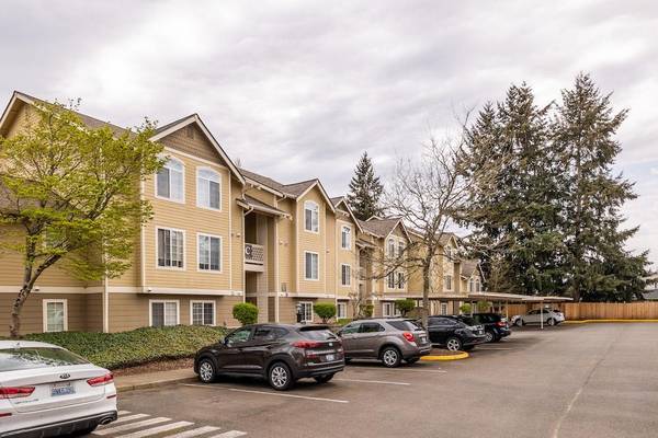 $1,690 / 1br - 804ft2 - Smoke Free, Carwash, Hot Tub, Playground63934420447490122