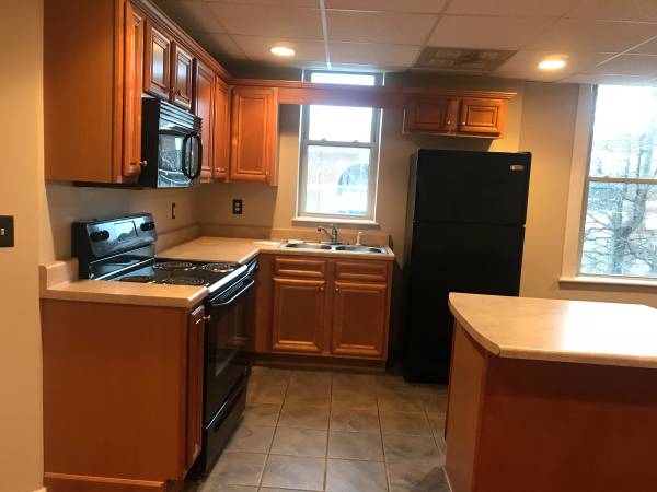 $1,200 / 2br - 950ft2 - Great downtown loft - 2x1-  Athens (Includes water, sewer and parking) (Athens, TN)63993218899971121