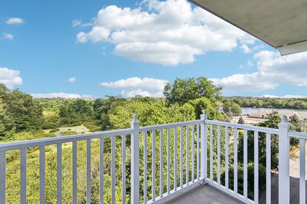 $3,050 / 2br - 1211ft2 - 🏡 OPEN HOUSE - SATURDAY 11AM–1:30PM | 2BR/2BA with Stunning Views (Lowell)63699333628035124