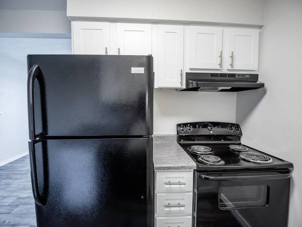 $1,050 / 1br - 600ft2 - Captivating City Views, 1 BR/1 BA with Vintage Charm (Holladay)63670973470083123