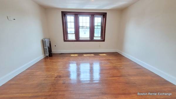 $1,750 / 1br - ♦GREAT LOCATION! SUNNY TOP FLOOR 1 BED STEPS TO THE T! HEAT INCLUDED! (Melrose)63828557627267120