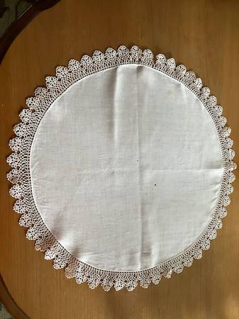 Vintage Linen Circular Doily edged with Handmade Tatting Lace 1