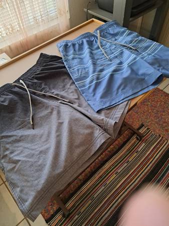 2 PAIR NEVER WORN SONOMA MEN'S SWIM TRUNKS 1