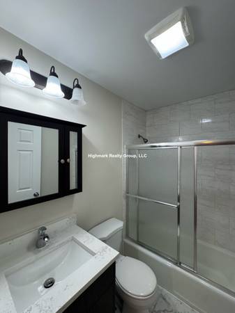 $1,300 🌊☀️🏖️Lakeside Studio Retreat! Heat, Gas & Water Included🌊🏖️ (Chicago)63918412753922122