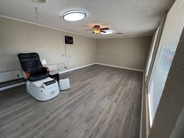 $650 / 375ft2 - Commercial/Office Unit for Rent (Oroville)63744661476611122