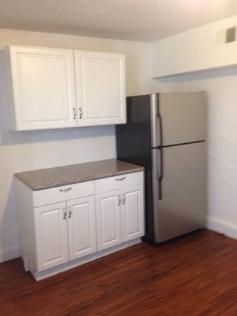$1,050 / 2br - 686ft2 - Tile Backsplash, In , 2B/1B64013366963202121