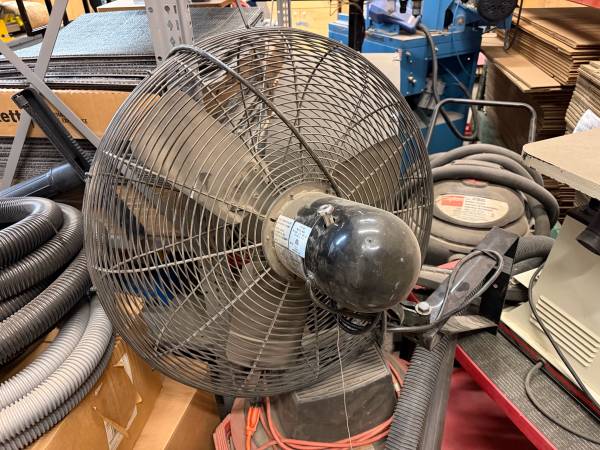 Fan wall mount oscillating 30” 1