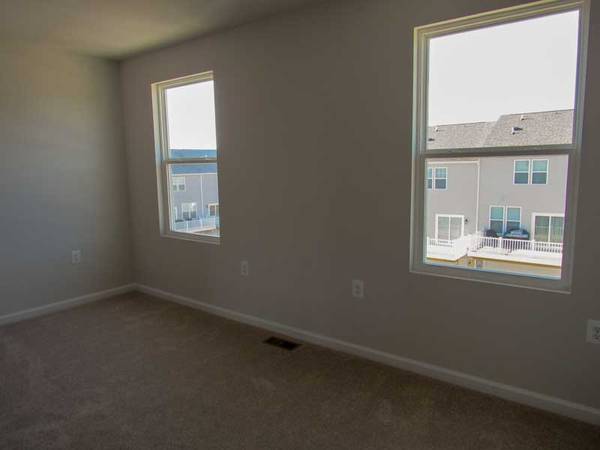 $1,850 / 2br - 1386ft2 - 236 Anthem Street (Ranson, WV)63953078992514124