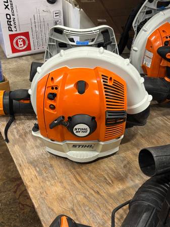 Like new STIHL leaf blower 1