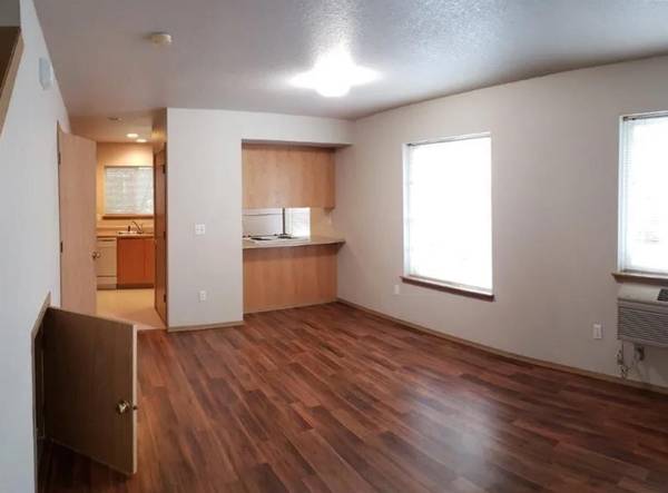 $1,550 / 2hab - Suburbano, Familiar + Amplios Espacios Verdes, Encanto de Pueblo Pequeño (Este de Portland)63820681652483124