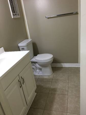 $1150.00 / 2br - 1000ft2 - Skip to school...Huge bedrooms-courtyard-LOCATION!63857516100225123