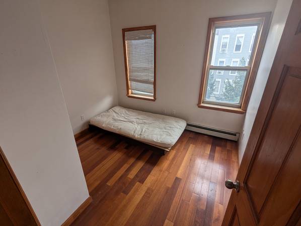 $1,200 / 2br - Roommate needed for sunny 2-bed in South Slope (South Slope / Sunset Park)64033633515649120