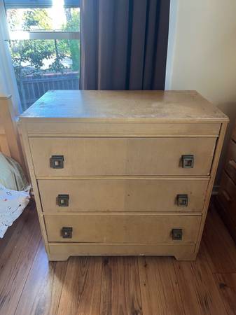 Dresser 1