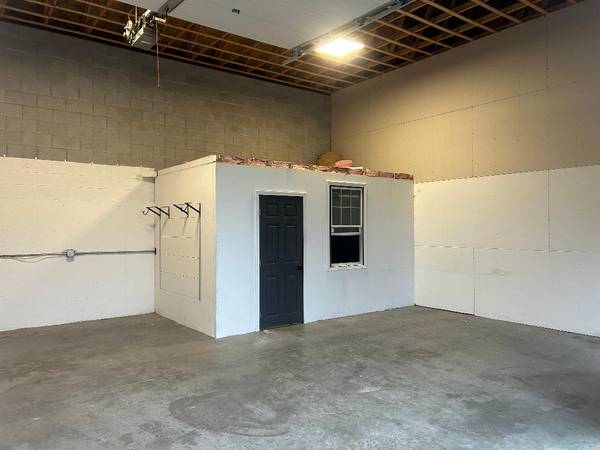 $1,000 / 750ft2 - CRANSTON STORAGE UNIT AVALIBLE  REAR 1280 PARK AVE (OFF PARK AVE)64204828484993122