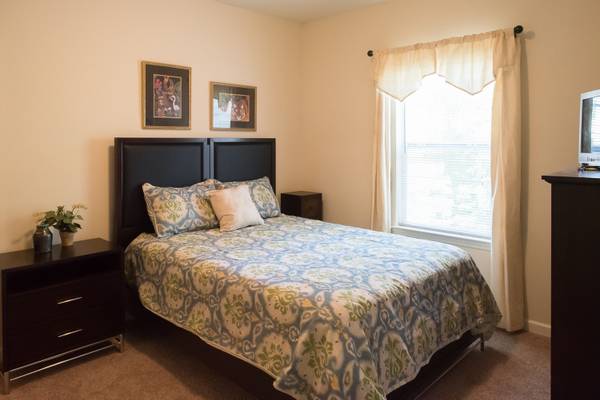 $1,450 / 2br - 1250ft2 - 2/2 UNFURNISHED condo in Seasons of Biltmore Lake (E. Candler/W. Asheville)64029210066947123