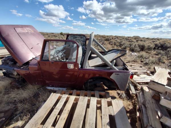1985 yj wrangler tub and axles - $1,000 (Tres piedras)63484272843777123